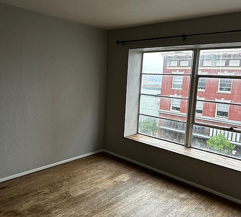 3rd image of 753 1/2 St Helens Ave APT 9