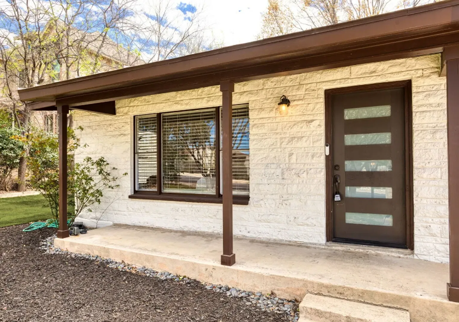 Charming 3-Bedroom Home with Sunroom and Spacious Backyard — Photo 3