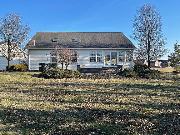 3rd image of 686 Bay Hill Ct