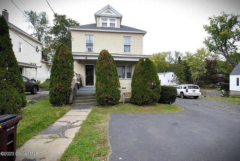 3rd image of 441 Troy Schenectady Road