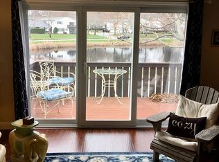 293 Chatham Cir, Warwick, RI 02886