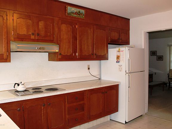 3rd image of 499 Thornbury Court #B