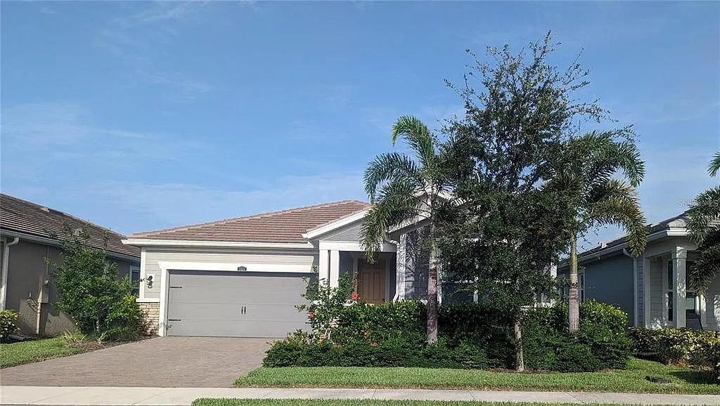 3 bed, 2.0 bath, 2201 sqft, $3,700 — Photo 1