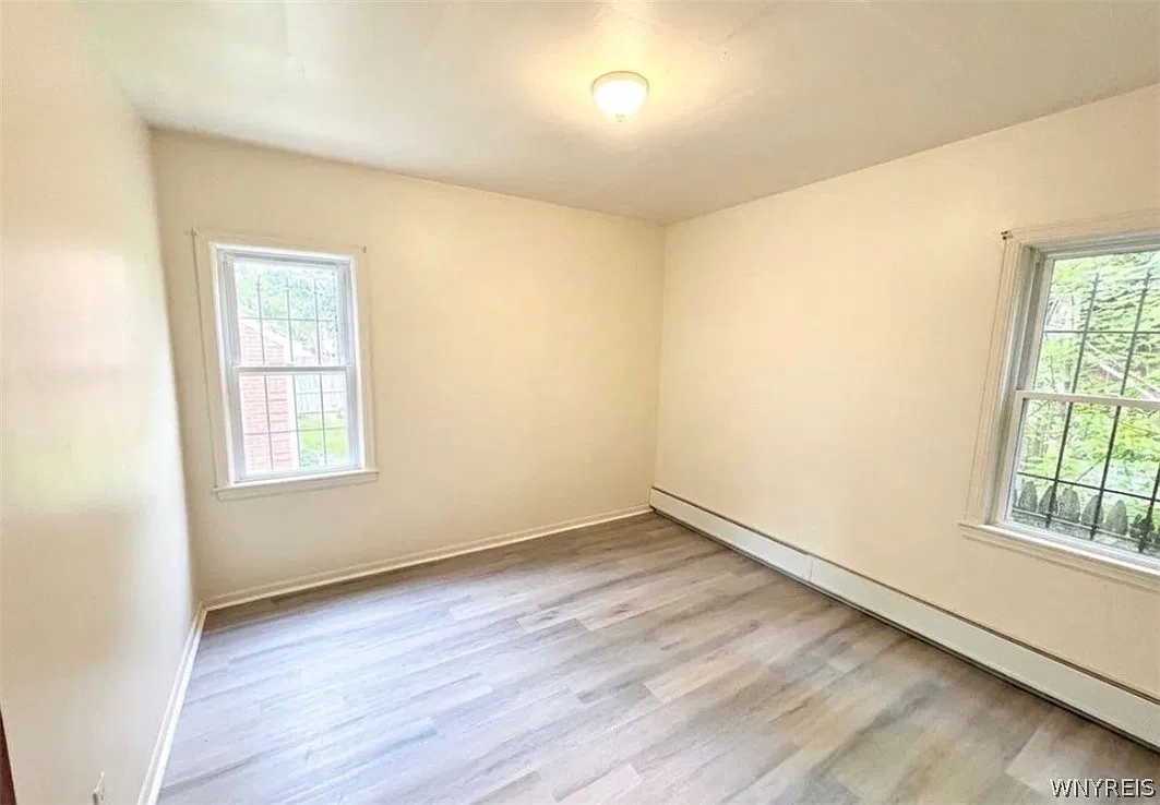 2 bed, 1.0 bath, 1998 sqft, $995 — Photo 4