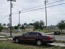 3rd image of 117 NW 10th Ct