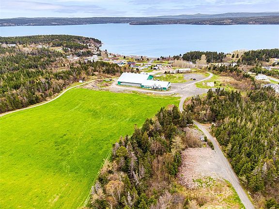 5th image of 921 Smith Sound Road