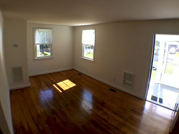 2nd image of 1705 Betty Ln