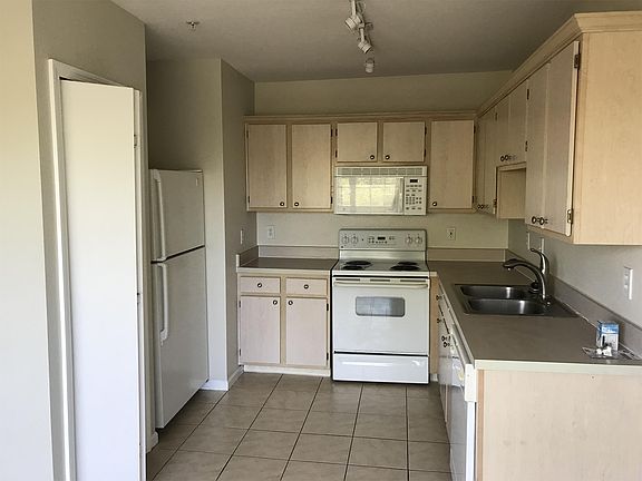 3rd image of 1655 The Greens Way APT 2431