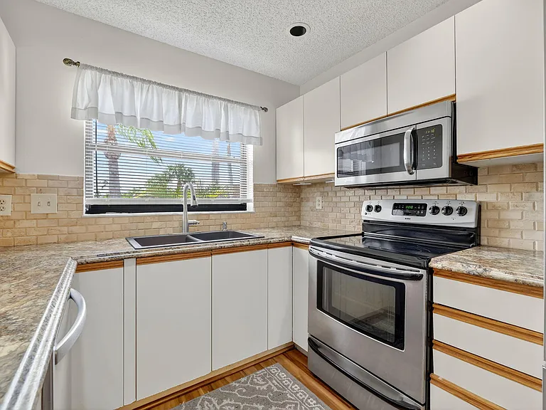 6101 SE Landing Way #11 — Photo 12
