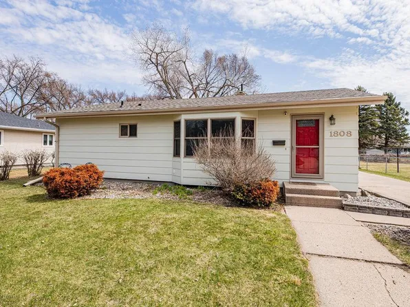 1808 12th St S, Moorhead, MN 56560