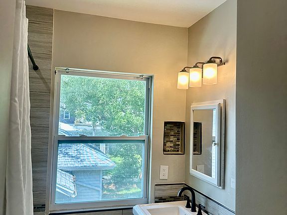 4th image of 331 Braddock Ave #2