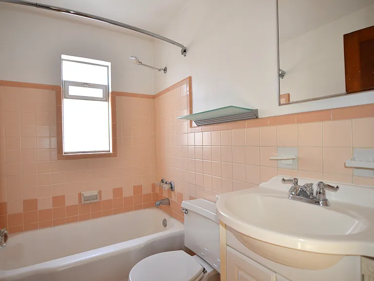 2541 Williams Ave #1 — Photo 8