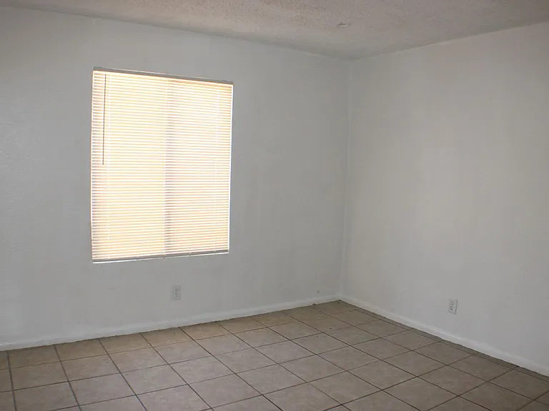 9387 N Loop Blvd — Photo 4