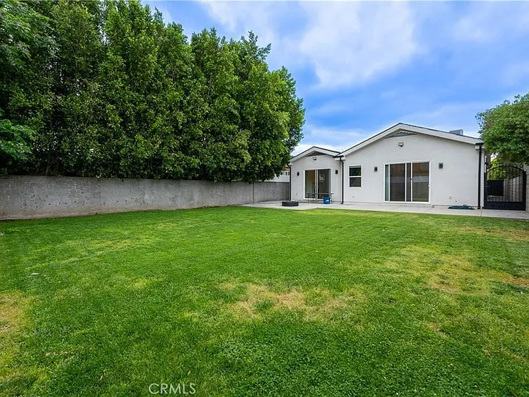 6940 Peach Ave — Photo 56