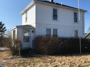 14 Sargent St, Winter Harbor, ME 04693