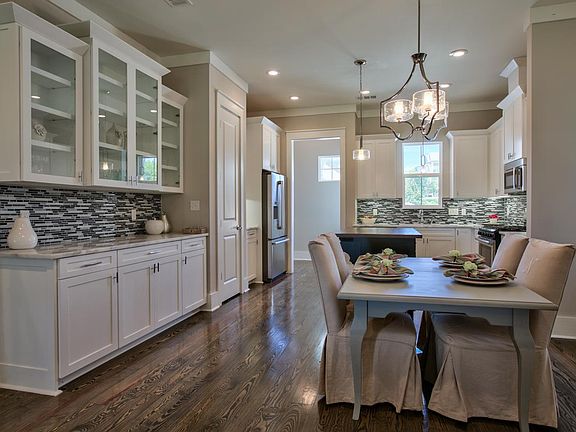 5th image of 3573 Esplanade Way