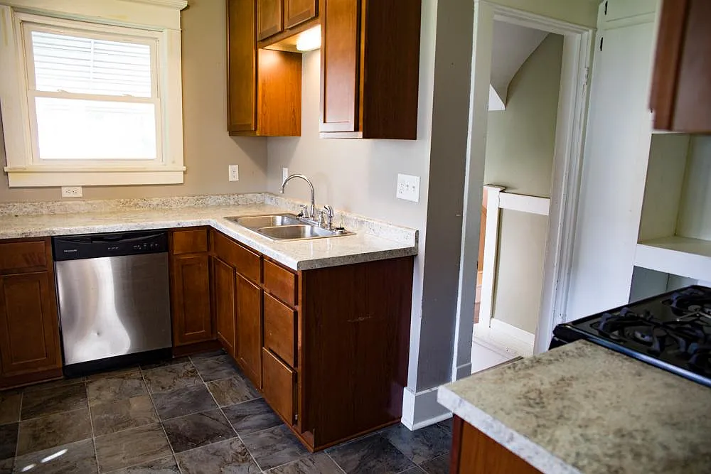 5 bed, $2,600 — Photo 2
