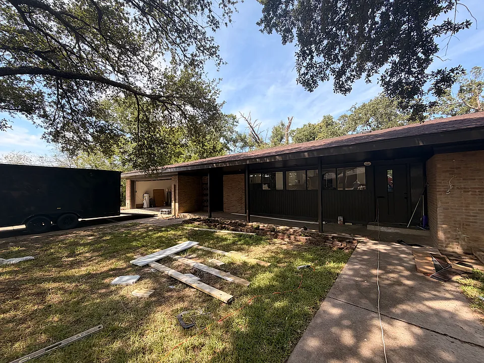1604 Mustang Dr