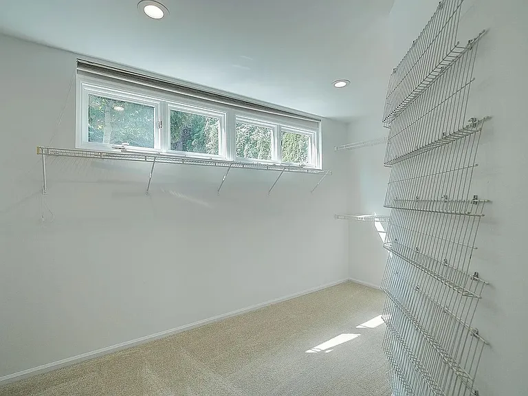 9025 NE 26th St — Photo 21