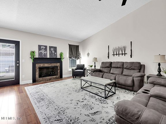 3rd image of 10164 BEAR VALLEY Road