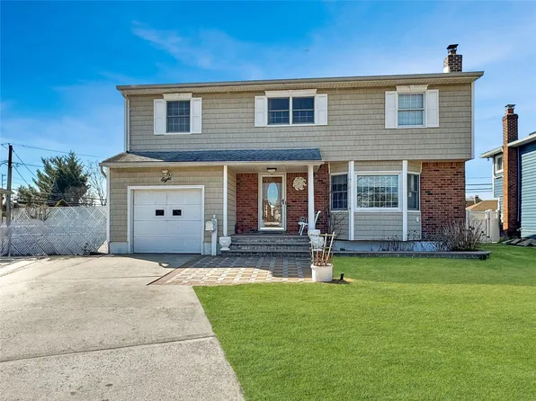 8 Patricia Court, Bethpage, NY 11714