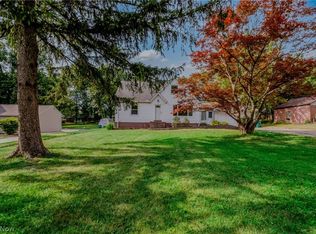 1602 Mapleview Dr, Seven Hills, OH 44131