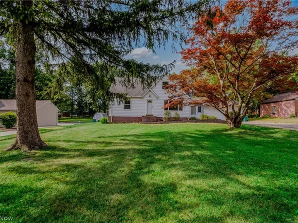 1602 Mapleview Dr, Seven Hills, OH 44131