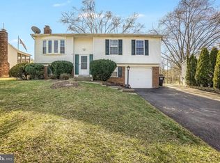 5682 Saffron Ln, Woodbridge, VA 22193