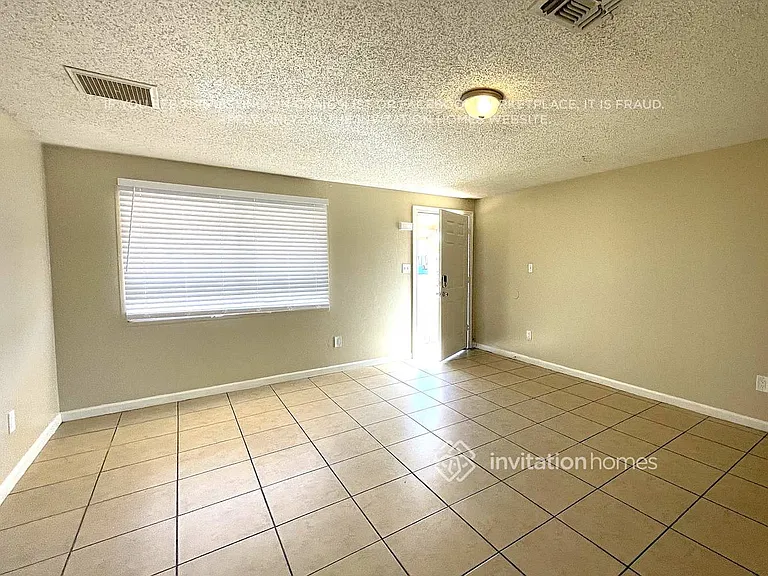 5540 W Berkeley Rd — Photo 3
