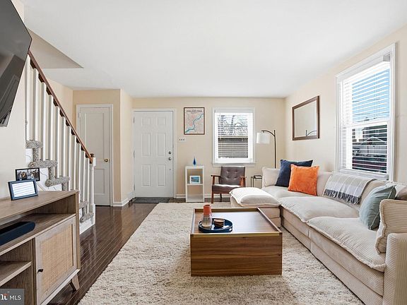 4th image of 294 Lemonte St