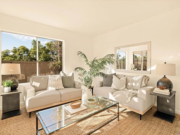 4th image of 425 Florencia Ln