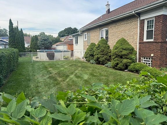 4th image of 2726 Clarence Ave