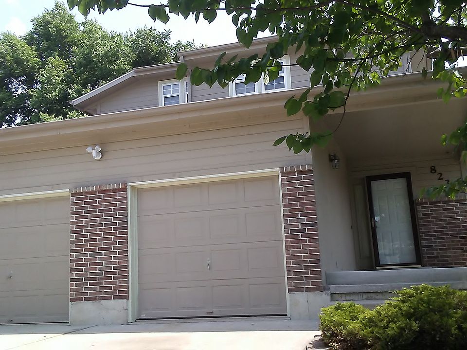 1st image of 823 N 89th St