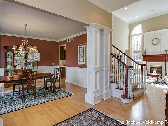 2nd image of 2300 Cascade Lakes Cir SE
