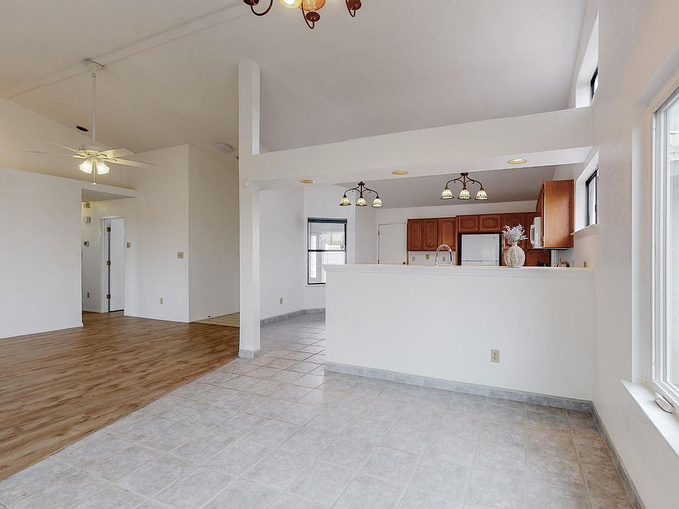 1st image of 8 Calle Encantada