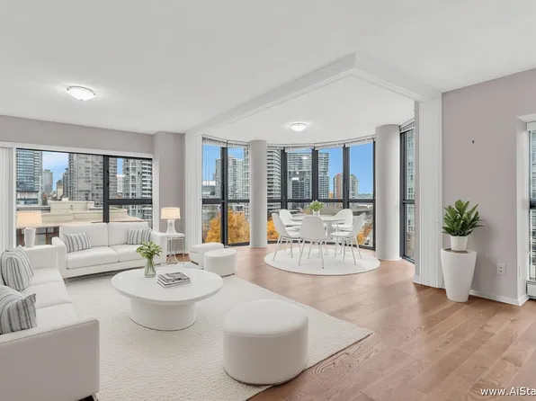 238 Alvin Narod Mews #905, Vancouver, BC V6B 5Z3