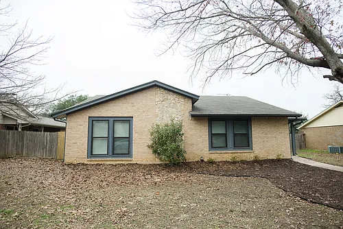 2000 Wisteria St Photo 1