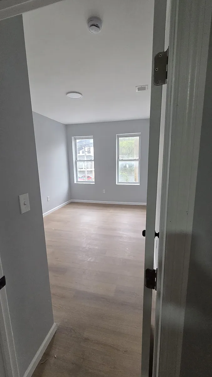Building Photo - 387 Avon Ave #2A