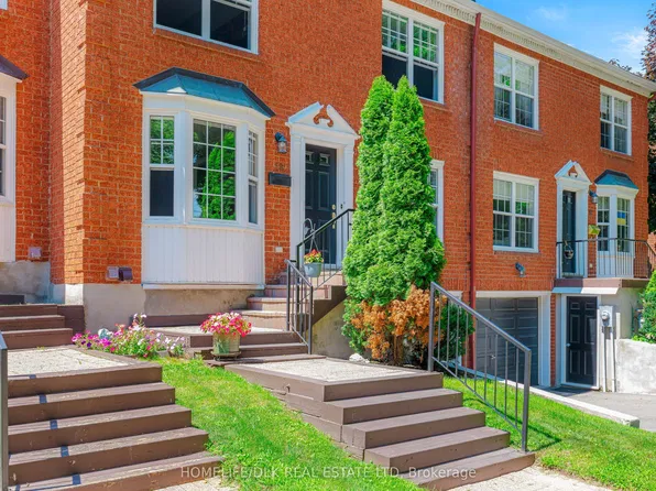 18 Country Club Pl, Brockville, ON K6V 6T7