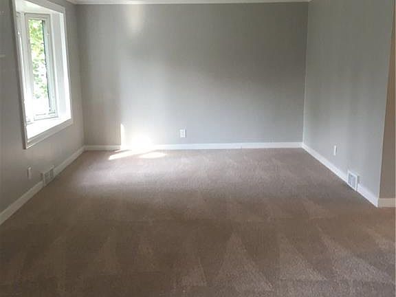3rd image of 458 Highland Ave
