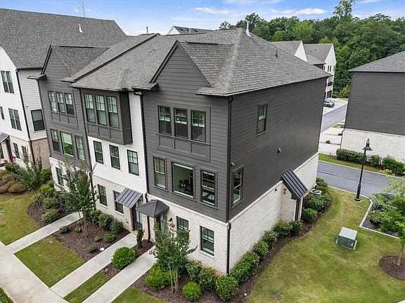 3rd image of 6579 Beacon Dr #327