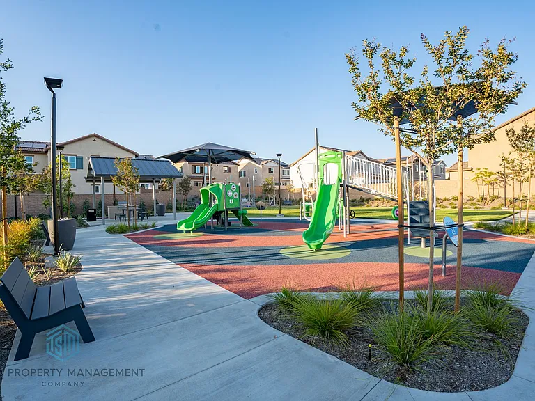 16040 Olivas Ln — Photo 16