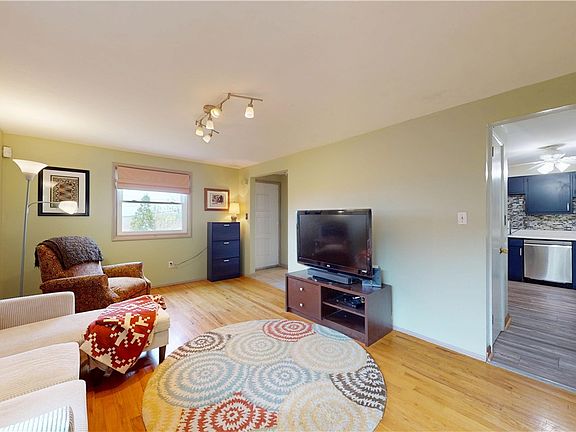 4th image of 2732 Tillia St