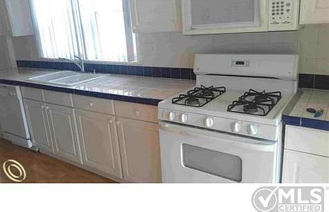 kitchen 2.jpg