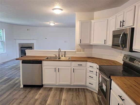 2nd image of 17063 Rainier Cir