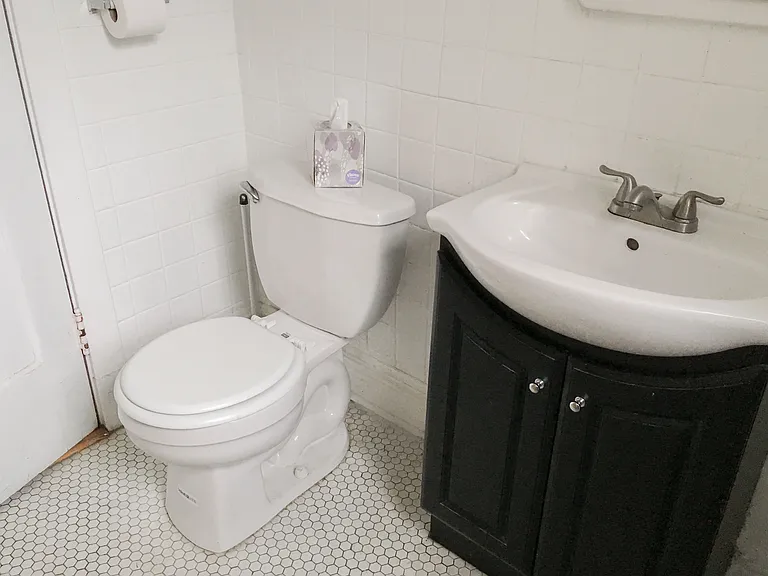 3817 1/2 N Lawndale Ave #2W — Photo 4