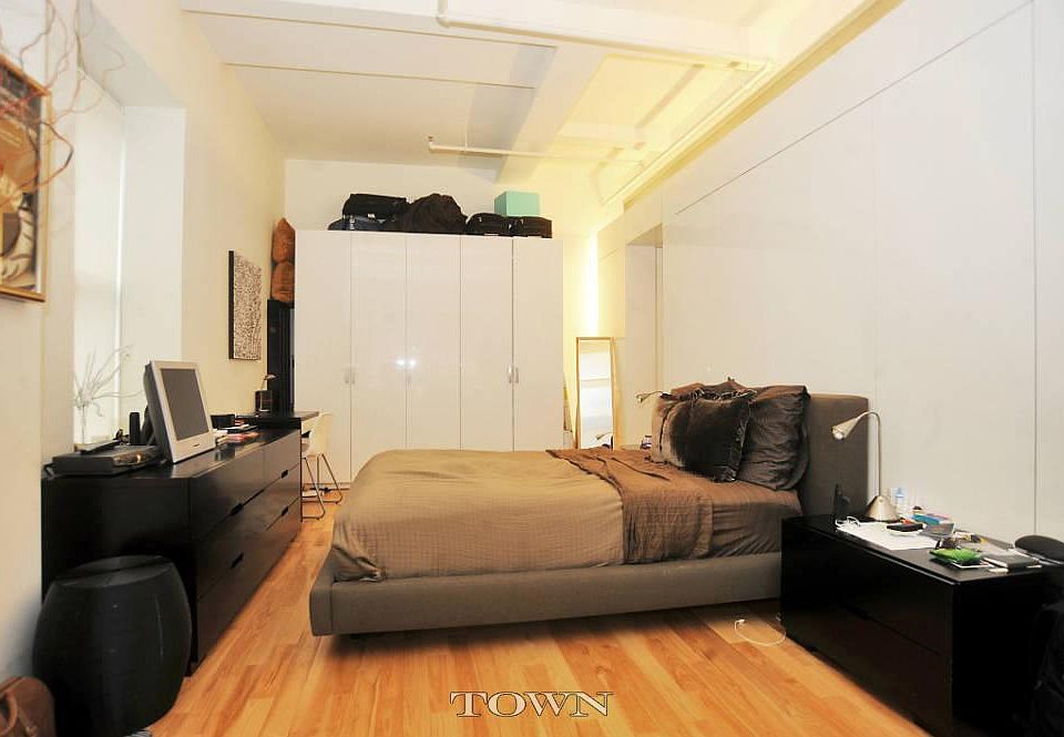 1st image of 16-20 W 19th St APT 6C