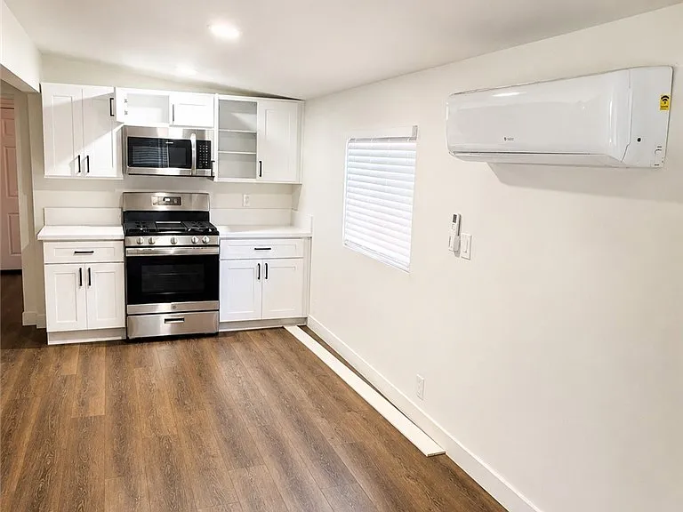 11151 Duncan Ave — Photo 6