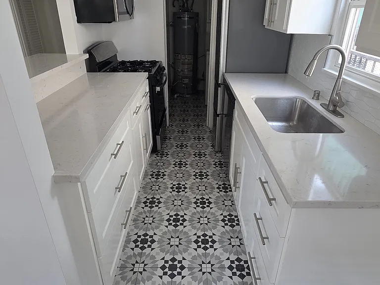 Modern kitchen with full appliances!
