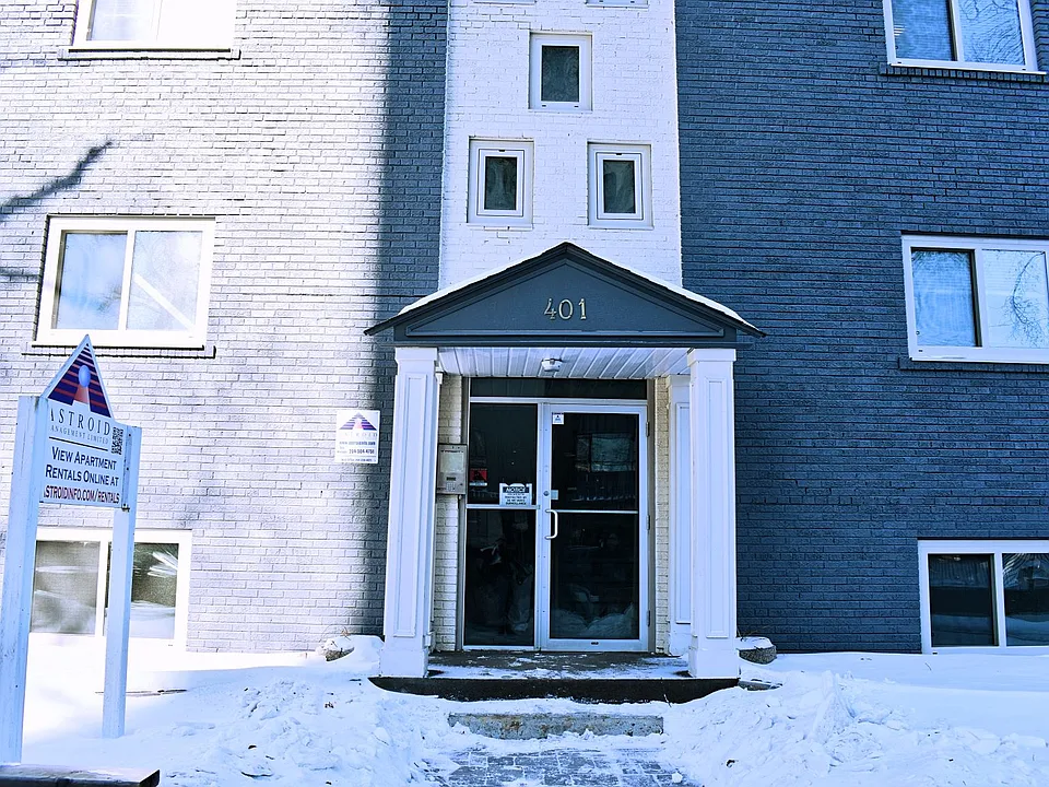 401 Stradbrook Ave